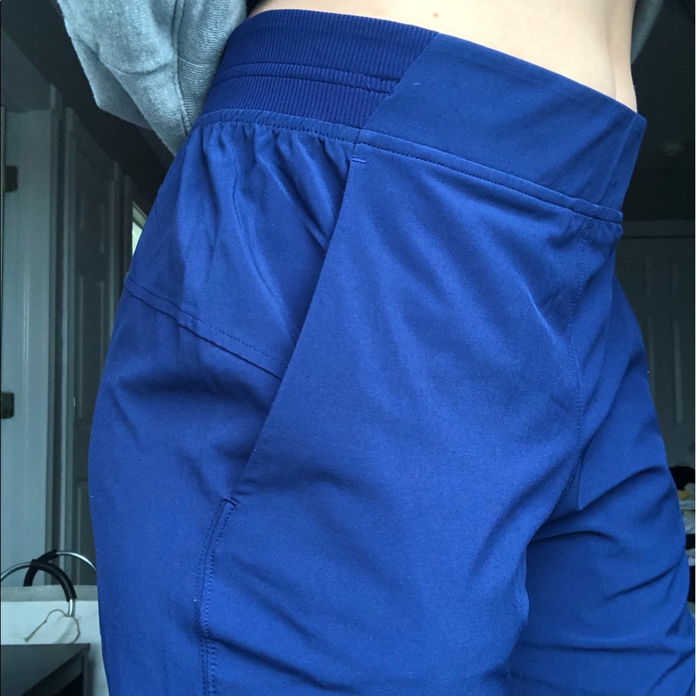 Lululemon wind jogger